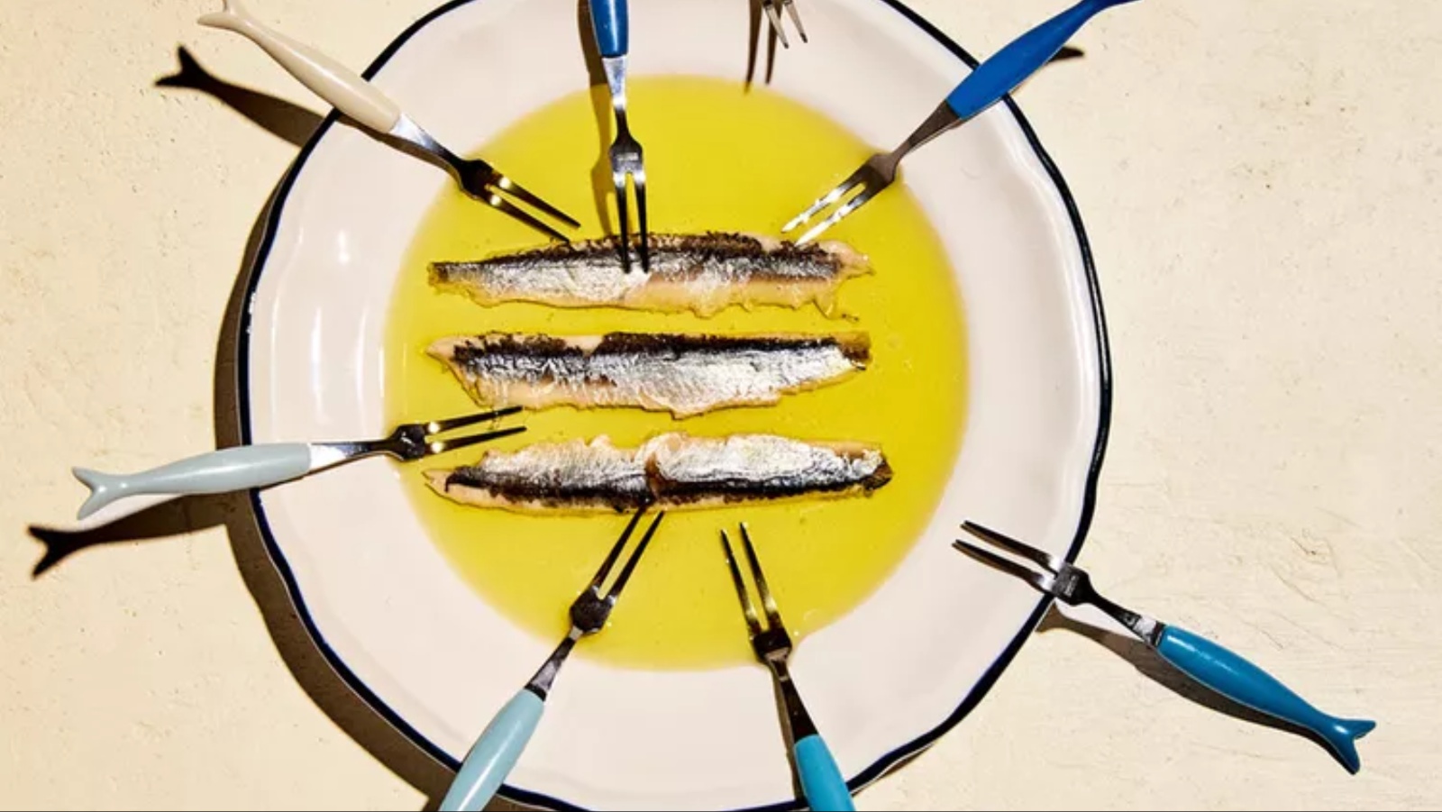Motiv sardine je prevzel modne trende in zdaj ga obožujemo tudi v interierju