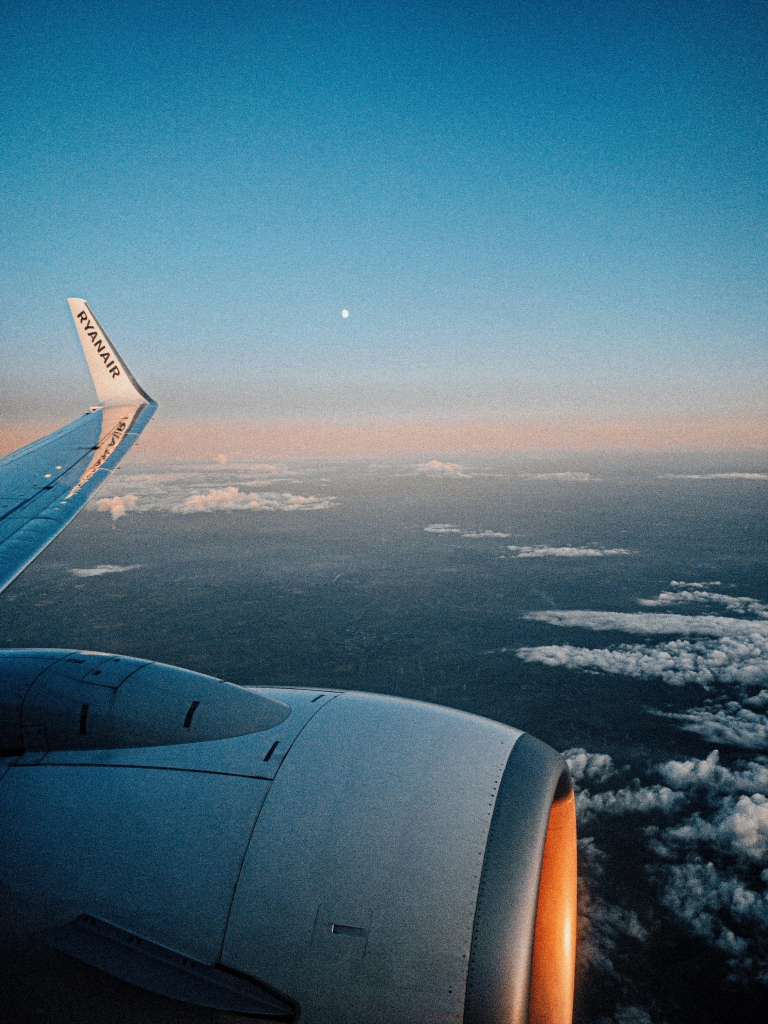 Končno smo dočakali … Ryanair je povečal dimenzije ročne prtljage, ki jo lahko brezplačno vzamemo na letalo