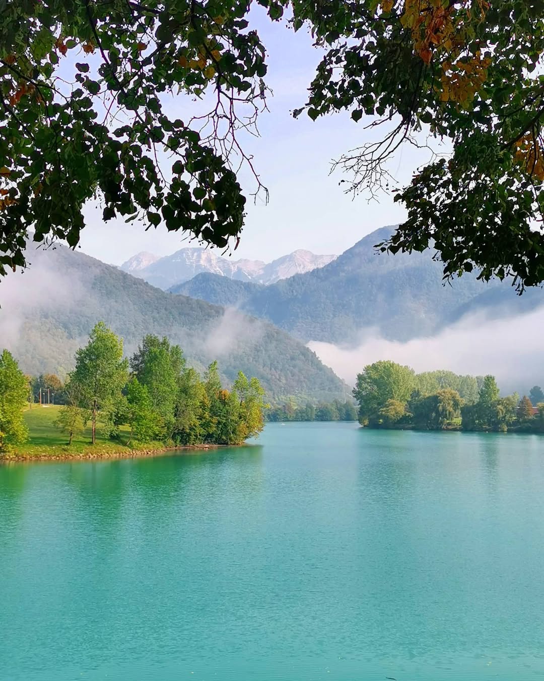 Smaragdno jezero, mir in razgledi brez gneče: Slovenski kraj, kjer doživite tisto, kar je Bled nekoč bil