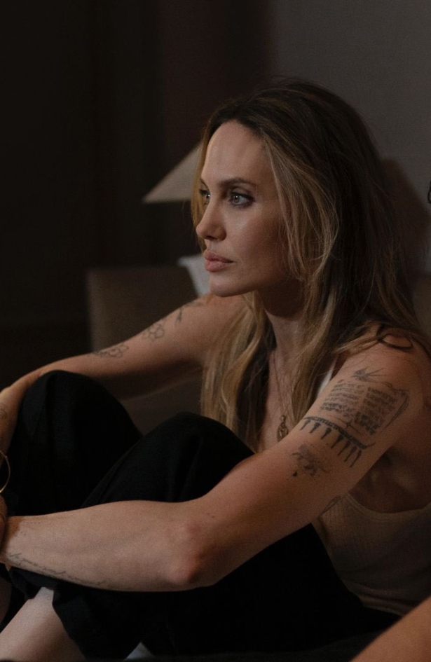 Angelina Jolie ima novo vlogo: Gre za film Couture, “modno dramo”, ki se dogaja med pariškim tednom mode