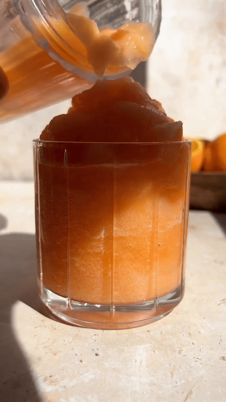Če je Aperol Spritz vaš najljubši koktajl, poskusite tudi njegovo zamrznjeno različico