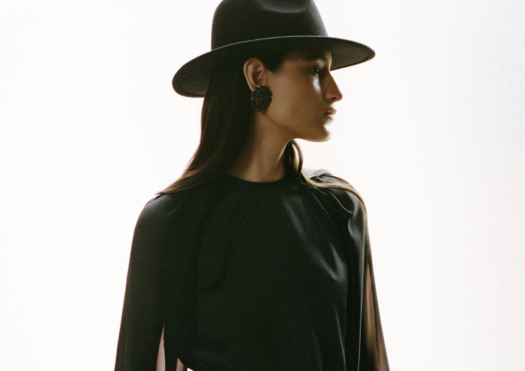 Novo sodelovanje H&M x Lorena Saravia: Kolekcija slavi mehiško tradicijo v sodobni modni preobleki in napoveduje glavni trend jeseni
