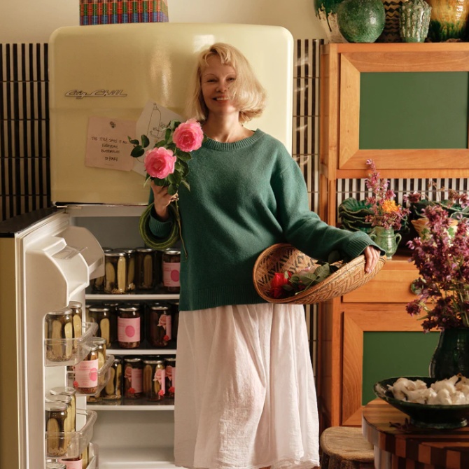 Pamela Anderson ve, kako kar najbolje izkoristiti sezono kumaric. Predstavila je recept iz zakladnice svoje družine