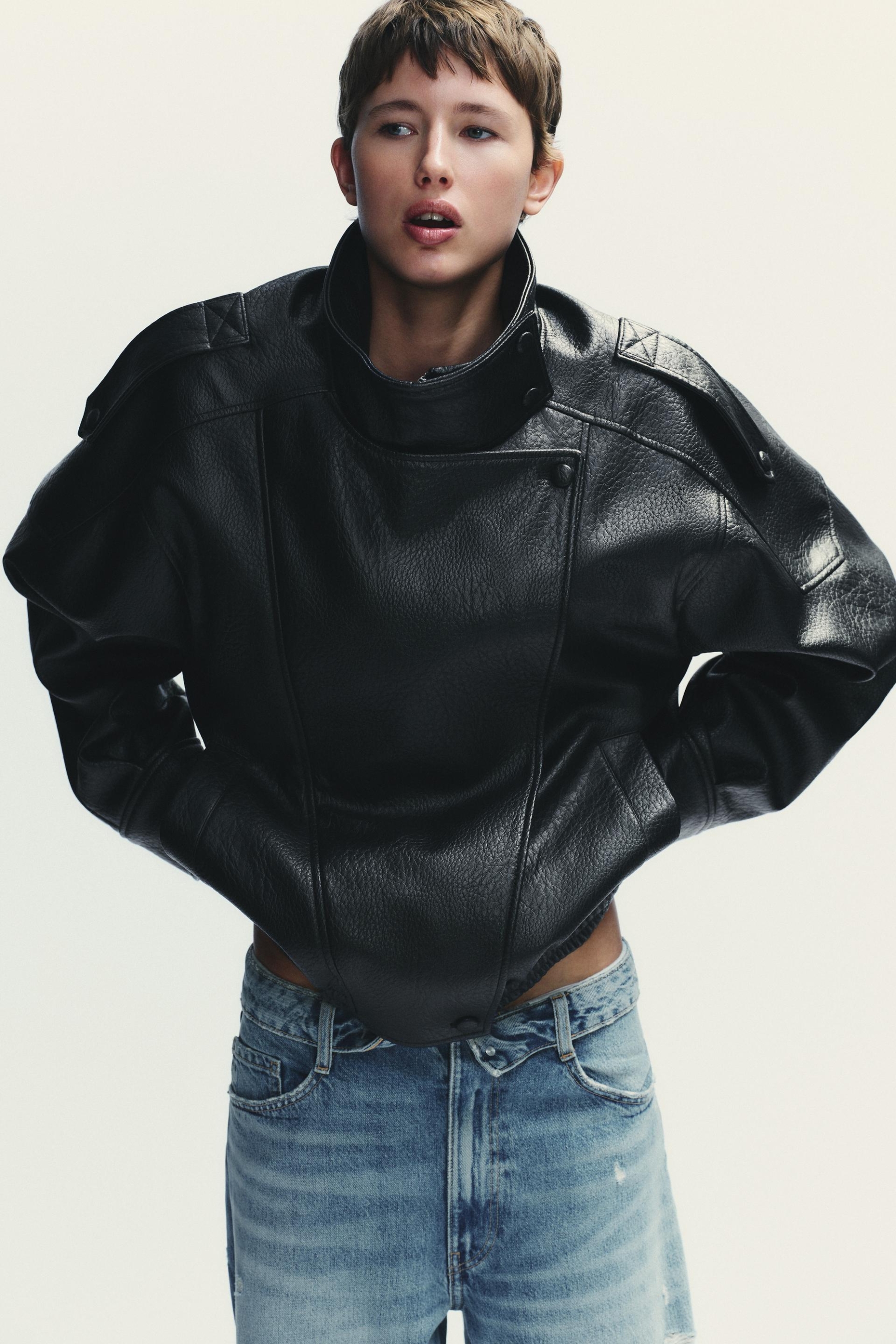 Kako izgleda Zarina usnjena jakna, ki bo zaznamovala jesen? Spominja na ikoničen model Saint Laurent