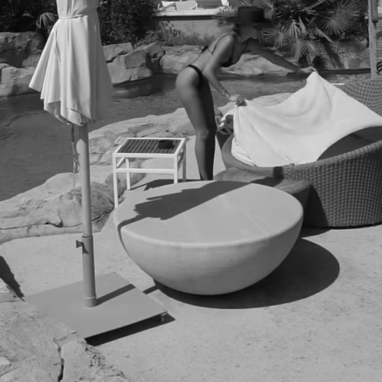Parfumske kronike: Parfumi, ki dišijo po kremi za sončenje in nas popeljejo nazaj na plažo