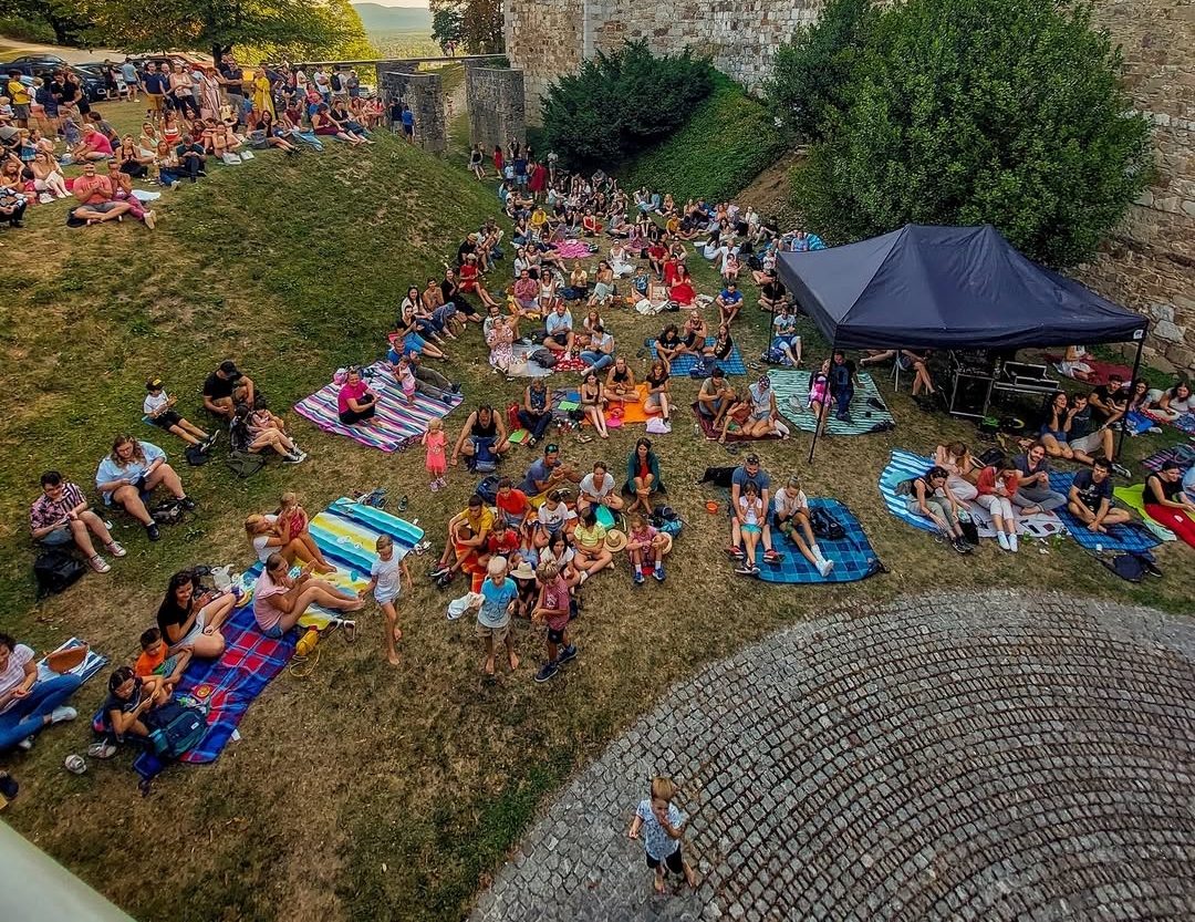 PikniKoncerti – piknik, glasba in sproščeno druženje v ritmih ljudske tradicije