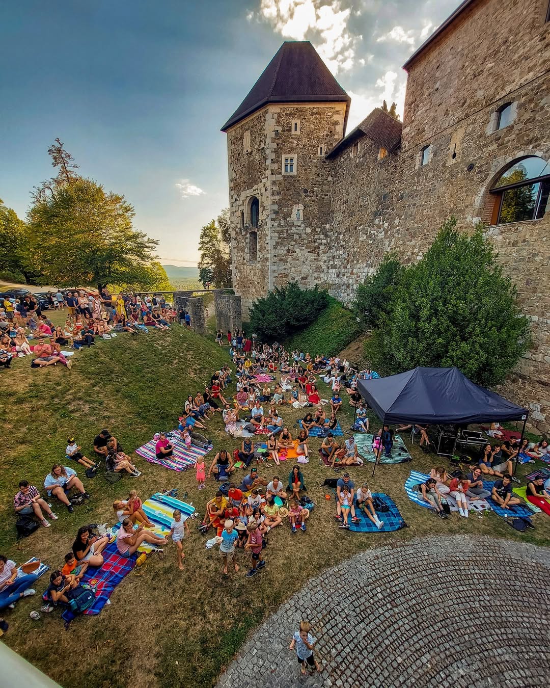 PikniKoncerti – piknik, glasba in sproščeno druženje v ritmih ljudske tradicije
