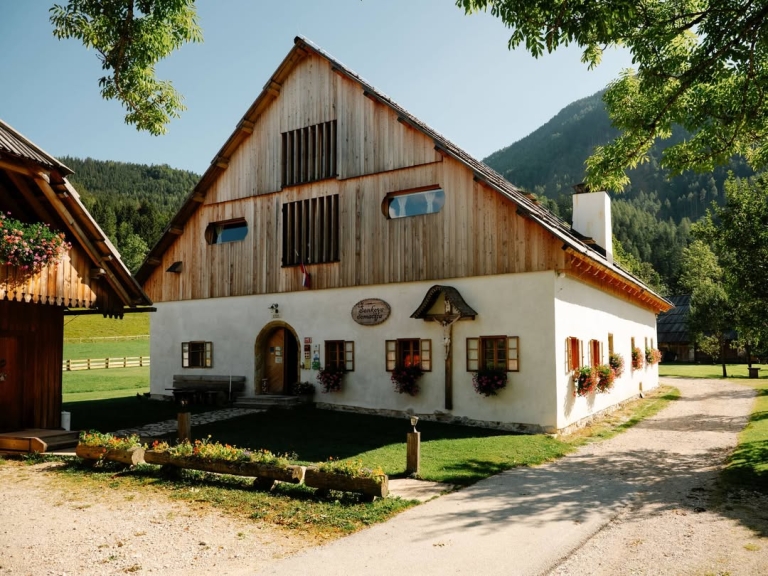 slovenske-domacije-in-kmetije-oddih-na-podezelju