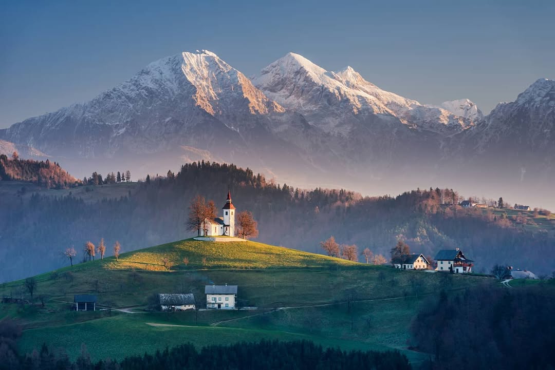Razglednica v živo: Skriti biser, ki ponuja enega najbolj spektakularnih pogledov v Sloveniji