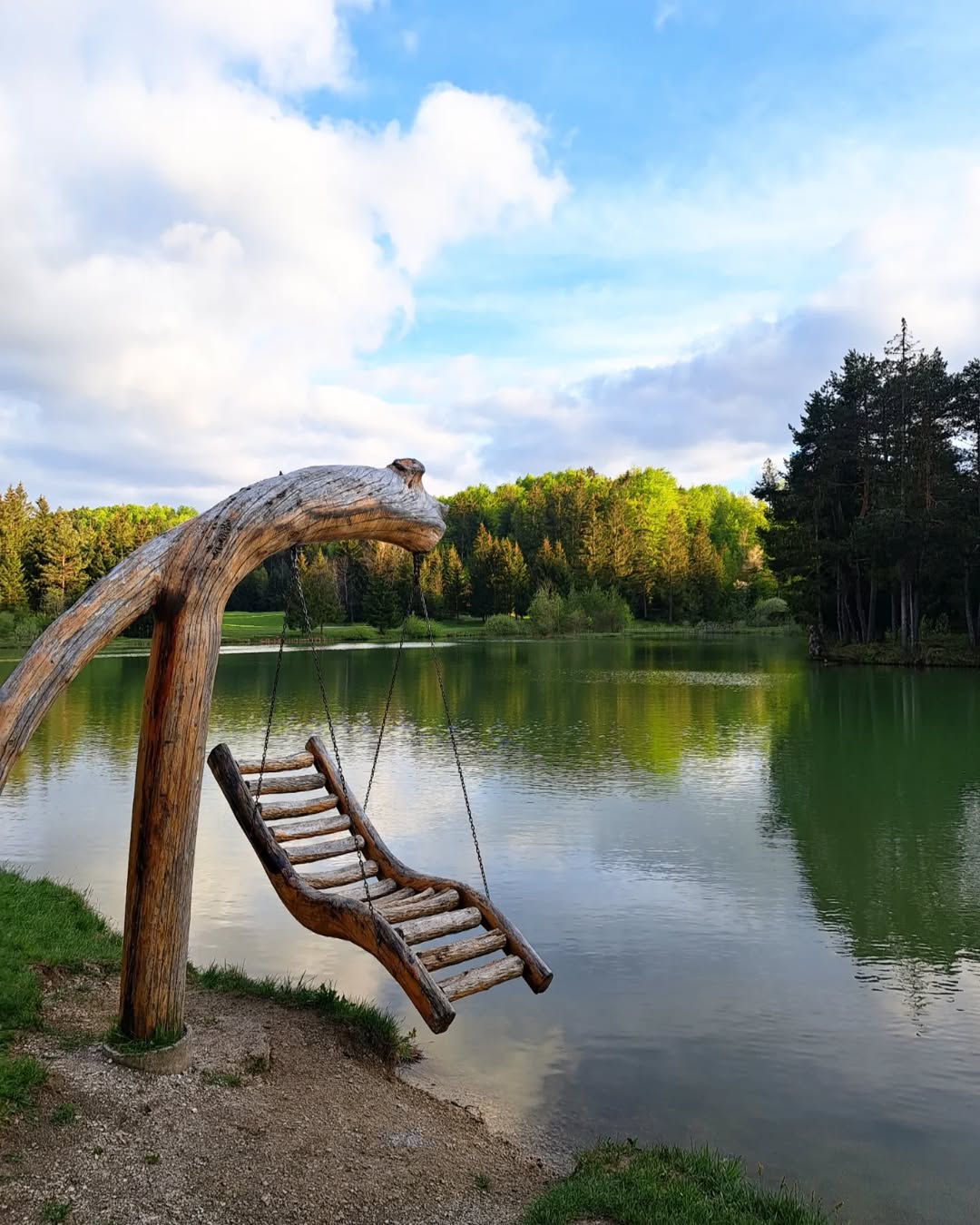 Ideja za izlet: Naravna oaza z leseno pravljico in razgledom, ki umiri dušo