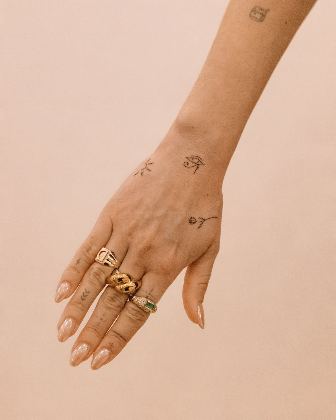 Jesen se bliža in to pomeni obisk tattoo studia. Predstavljamo vam ideje za najlepše “fine line” tetovaže