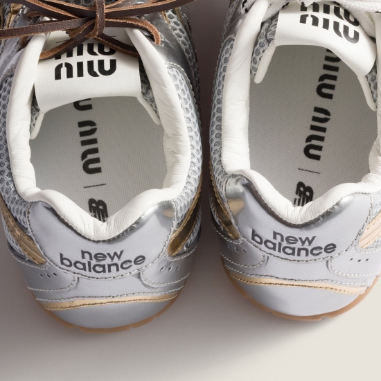 Najnovejše superge Miu Miu x New Balance 530SL so mešanica futurističnega sijaja in couture elegance, ki gre za med