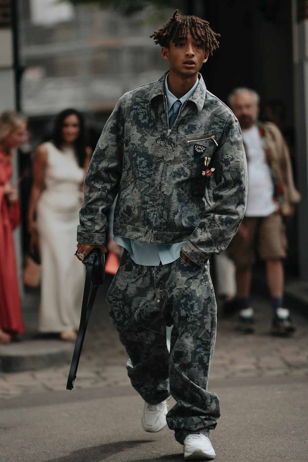 Jaden Smith je prvi kreativni direktor moške linije znamke Louboutin. Prva kolekcija naj bi izšla januarja