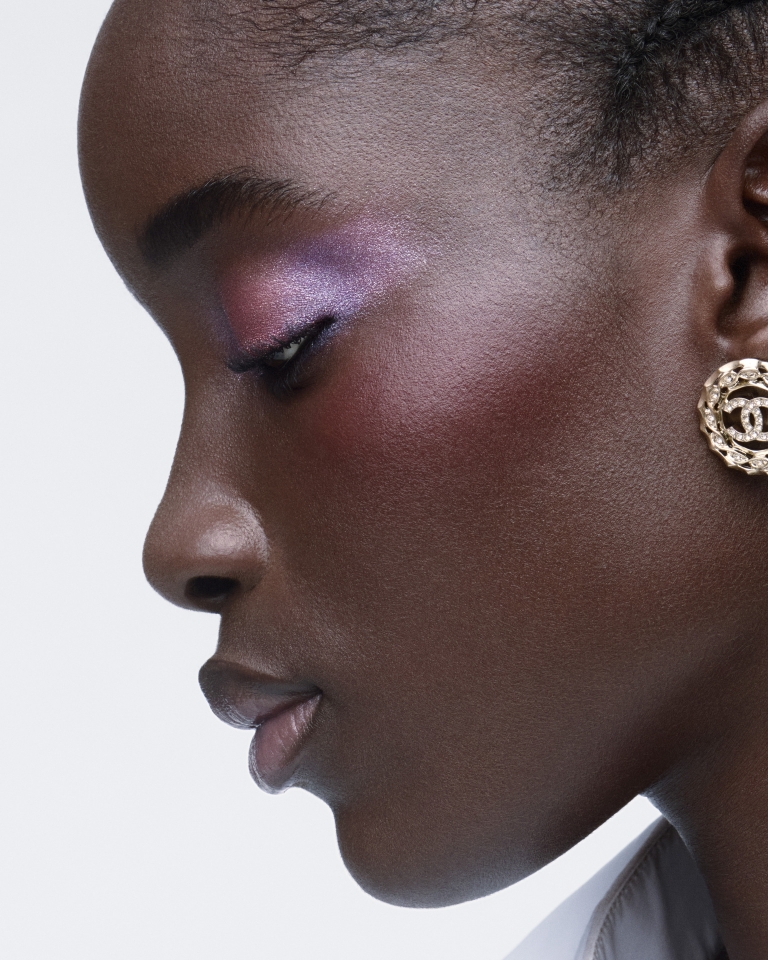 Chanel Les 4 Ombres Boutons: Ličilo, nakit ali umetniško delo prestižne francoske hiše?
