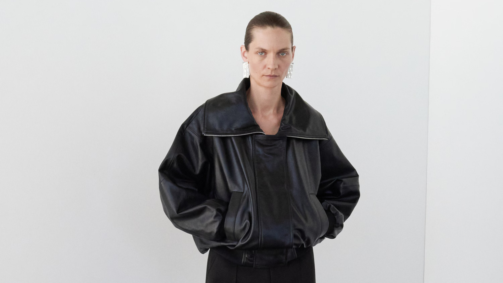 Nova usnjena jakna Mango je popolna, če iščete nekaj, kar je najbližje dizajnerskemu modelu YSL, vendar cenovno ugodno
