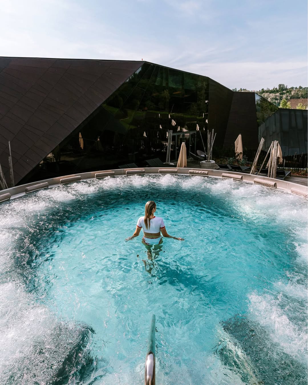 Odkrijte jesenske wellness oaze: 5 destinacij za popolno sprostitev