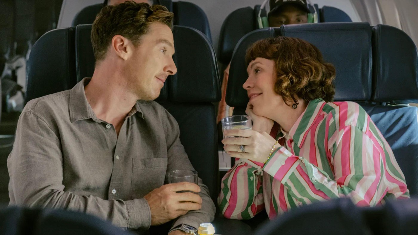 Vojna zakoncev Rose: Olivia Colman in Benedict Cumberbatch v strastni črni komediji končno tudi v domačih kinematografih