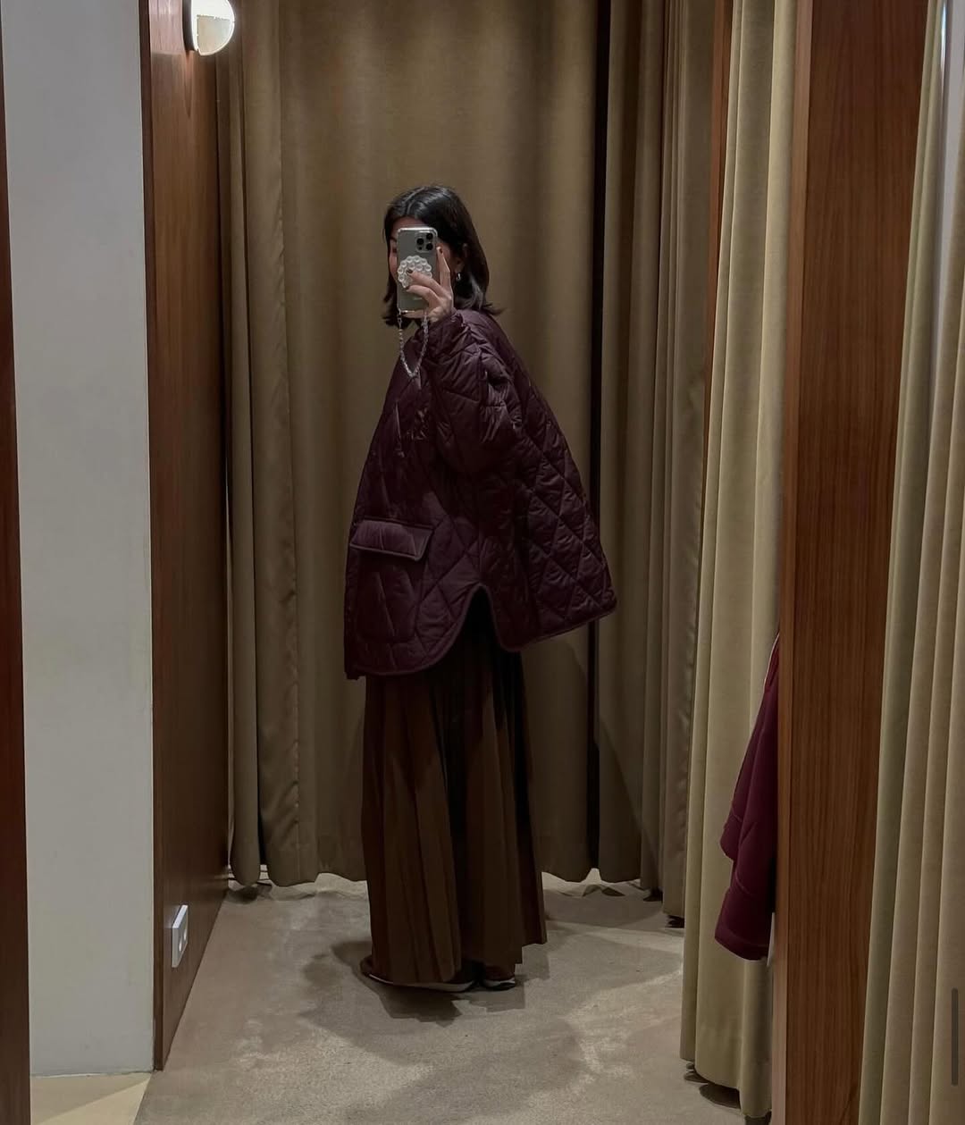 Prešite jakne tudi letos kot popoln jesenski sopotnik združujejo toplino in brezčasno eleganco