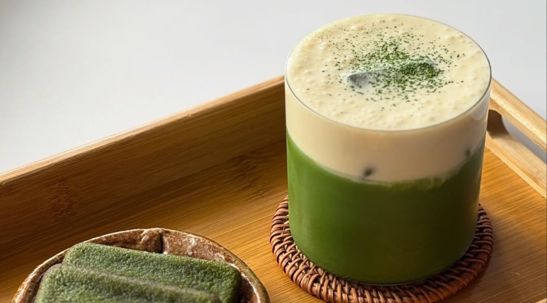 Nov dan, nova pijača z okusom zelenega čaja: Imamo recept za “banana bread” matcho