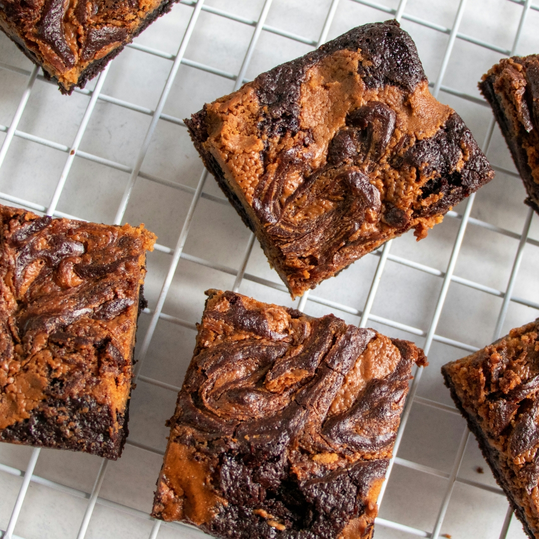 Ste že poskusili brownie iz muškatne buče? Sliši se nenavadno, vendar ima neverjetno bogato in sočno teksturo