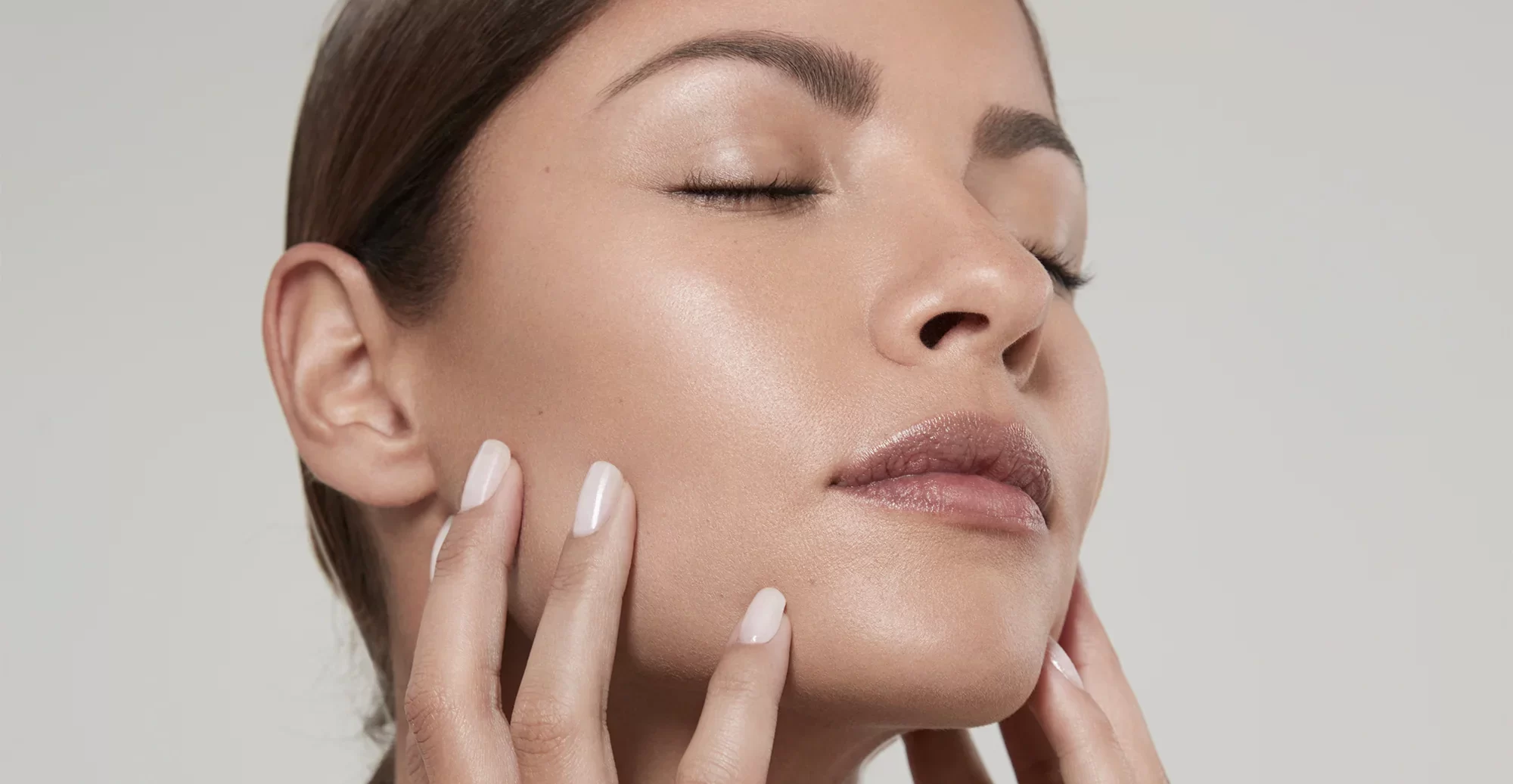 Prvi nevrokozmetični serum, ki briše učinke stresa in obnavlja kožo med spanjem