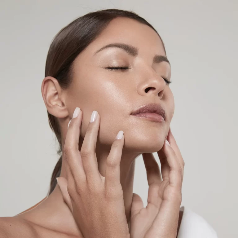 Prvi nevrokozmetični serum, ki briše učinke stresa in obnavlja kožo med spanjem