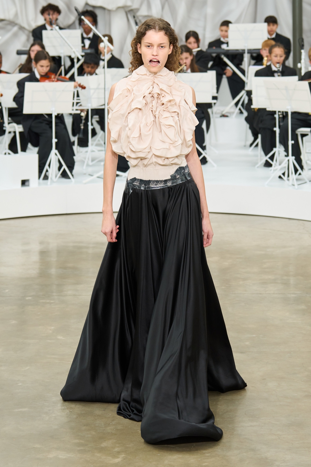 Zaključuje se pariški teden mode: Chloé očarala z živahnostjo, Givenchy z močjo, Alaïa z emocijo