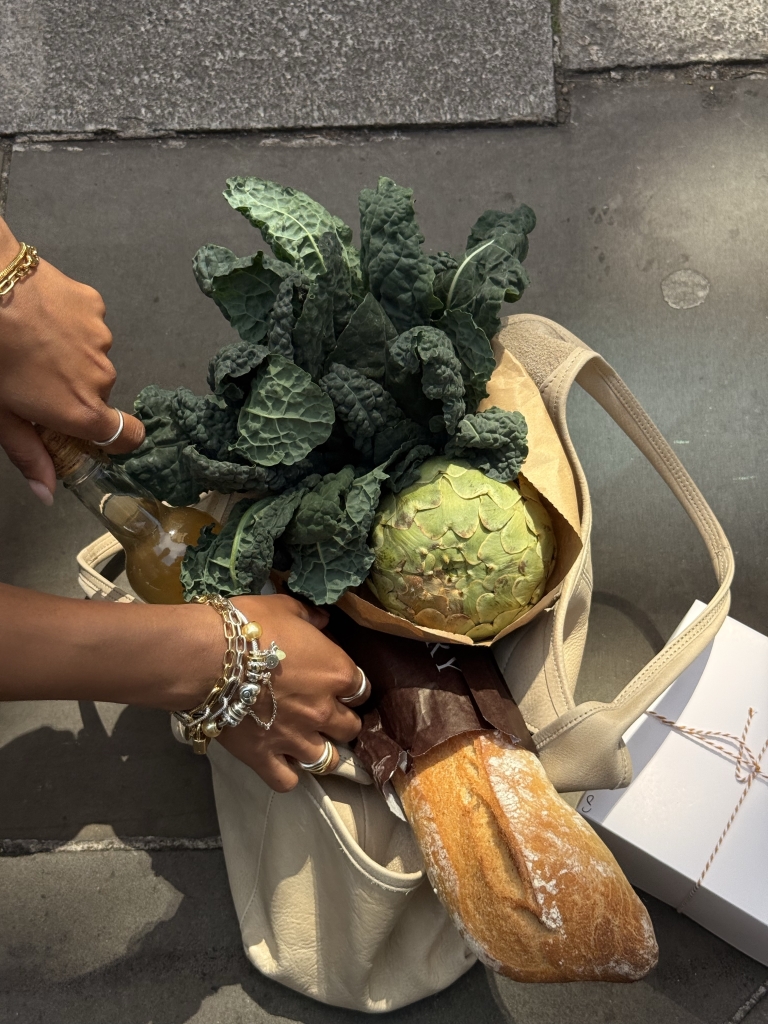 Kaj in kako jesti glede na vaš cikel? Tukaj je kratek vodnik po prehrani skozi faze menstrualnega cikla