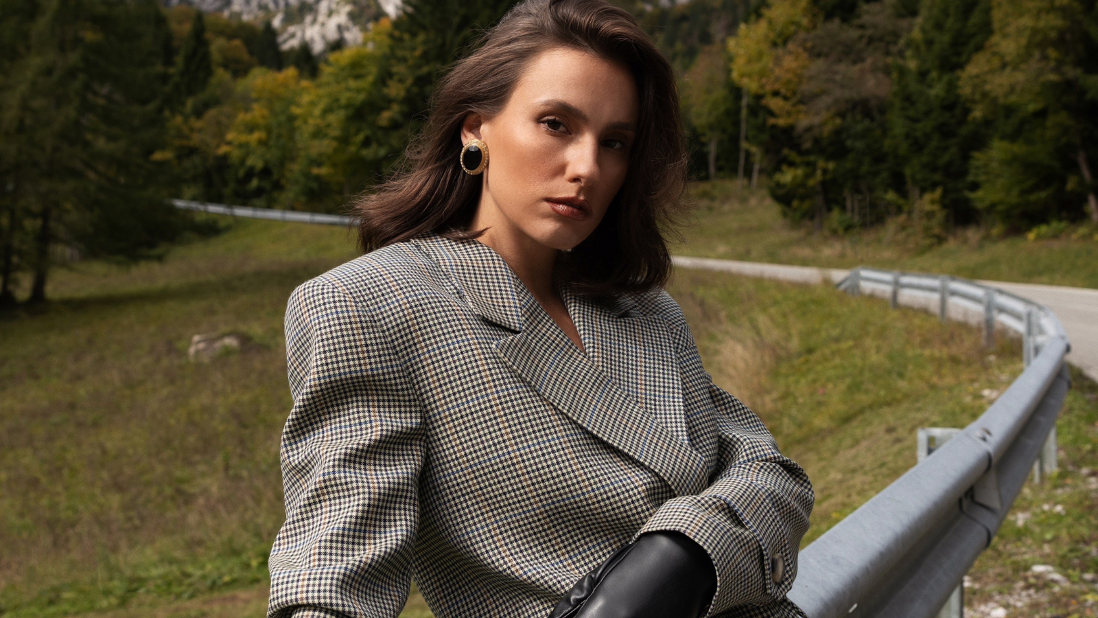 Jesenska eleganca z Rebecco Gliha: Klasični stajlingi, ki jih bomo nosile to sezono