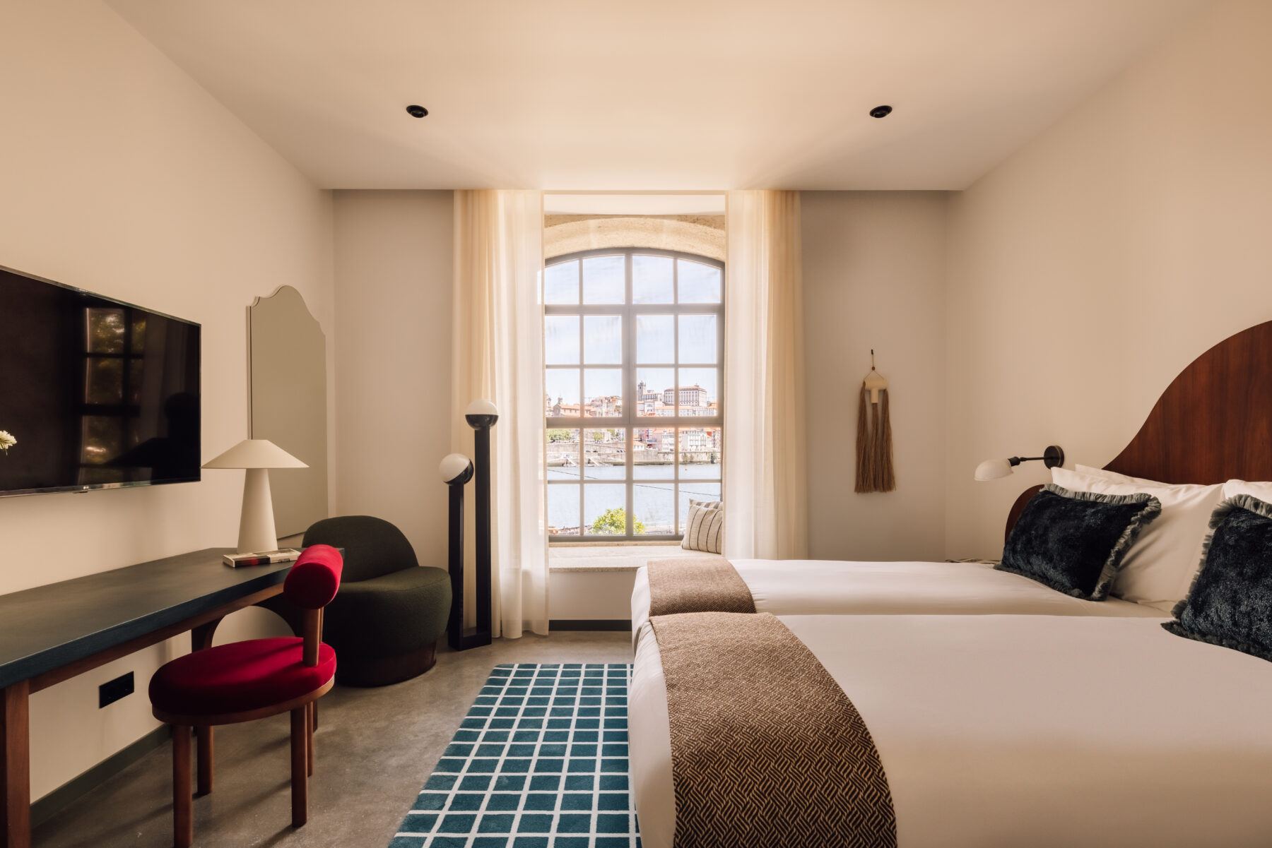 Ima pogled na Porto in wellness v slogu rimskih term. Hotel, kjer bi z veseljem preživeli prijetne jesenske dni
