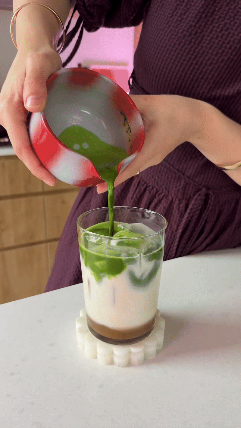 Nov dan, nova pijača z okusom zelenega čaja: Imamo recept za “banana bread” matcho