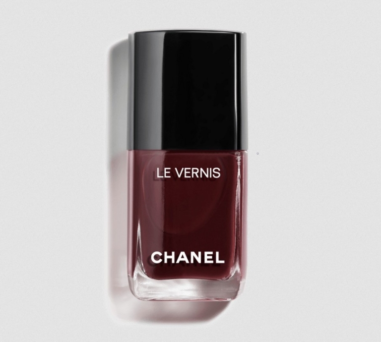 chanel le vernis rouge noir
