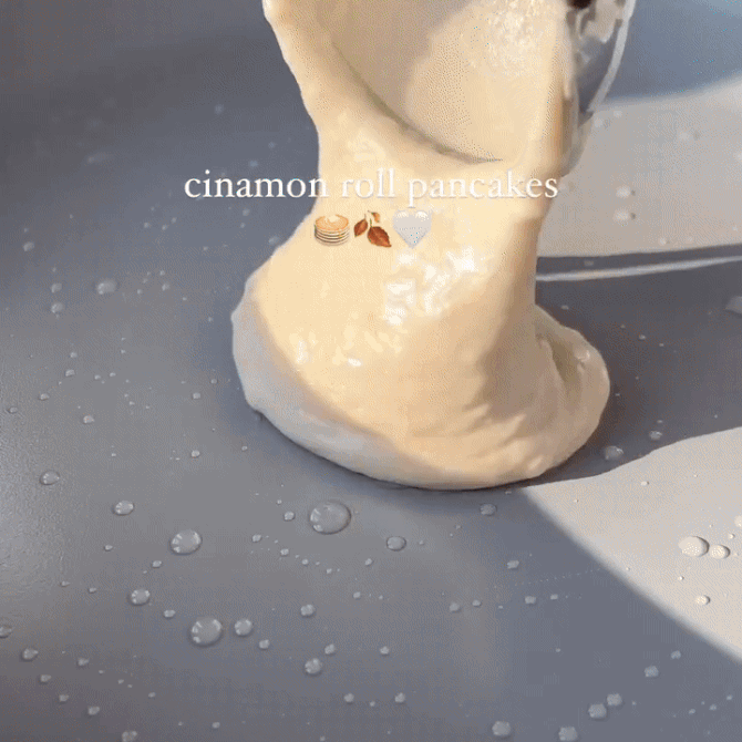 “Cinnamon roll” palačinke: Odkrivamo najhitrejši in najokusnejši način za uživanje v cimetovih rolicah