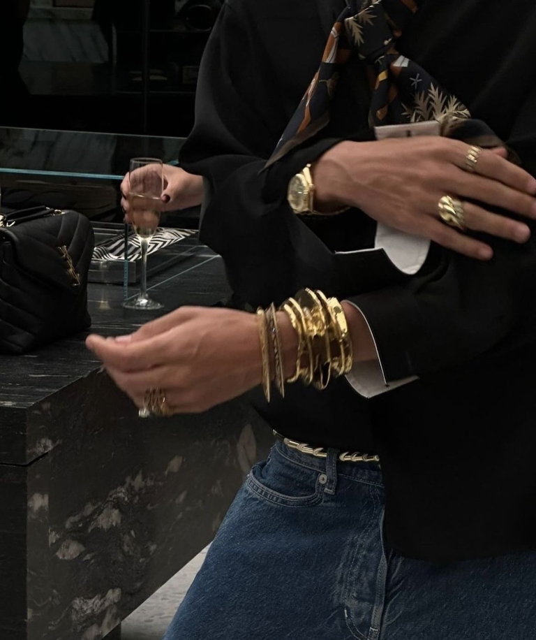 Parfum, ki ga ne nanašamo, ampak nosimo? Eden najbolj priljubljenih nišnih parfumskih znamk je ustvaril dišečo zapestnico