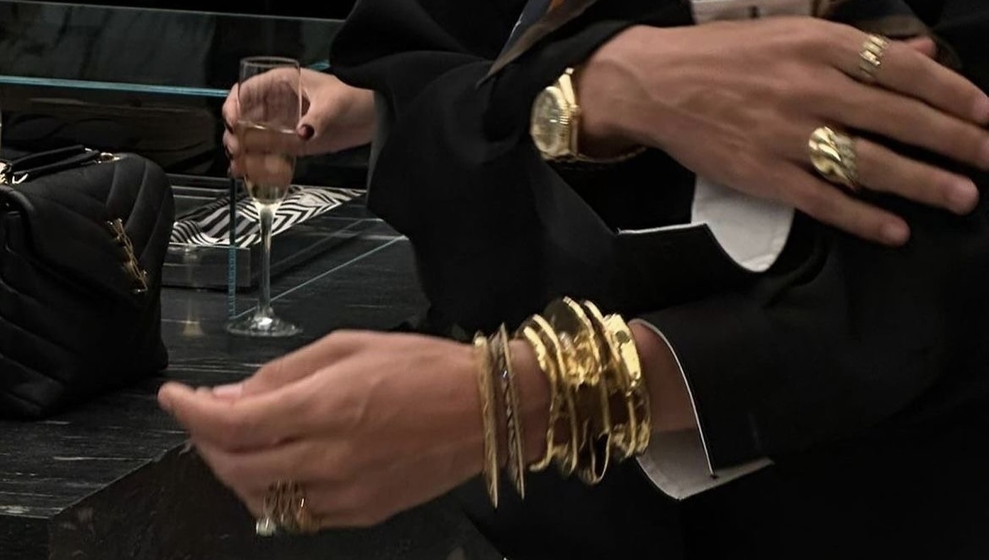 Parfum, ki ga ne nanašamo, ampak nosimo? Eden najbolj priljubljenih nišnih parfumskih znamk je ustvaril dišečo zapestnico