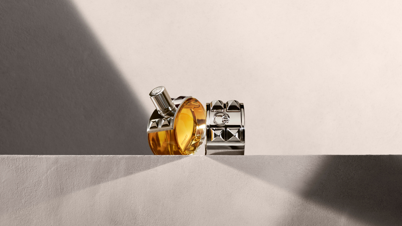 Barénia Eau de Parfum Intense: Nova Hermès dišava, ki razkriva čutno plat usnja