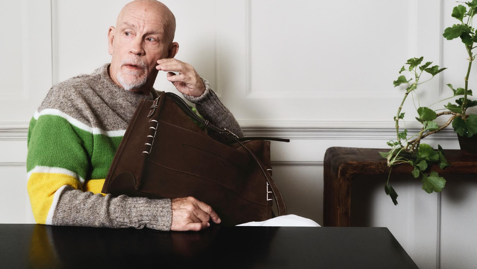 John Malkovich v vlogi, ki je nismo pričakovali – postal je obraz nove kampanje JW Anderson