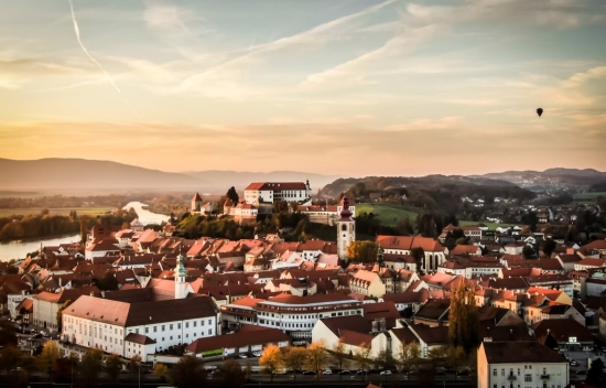 Med Dravo, vinogradi in stoletnimi zgodbami: Ptuj je postal najlepše evropsko mesto kulturne dediščine