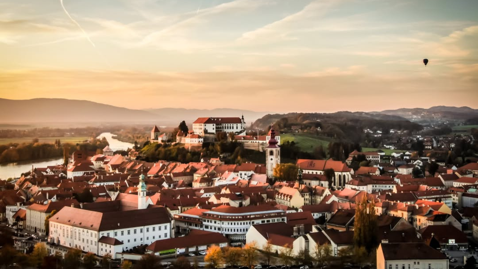 Med Dravo, vinogradi in stoletnimi zgodbami: Ptuj je postal najlepše evropsko mesto kulturne dediščine