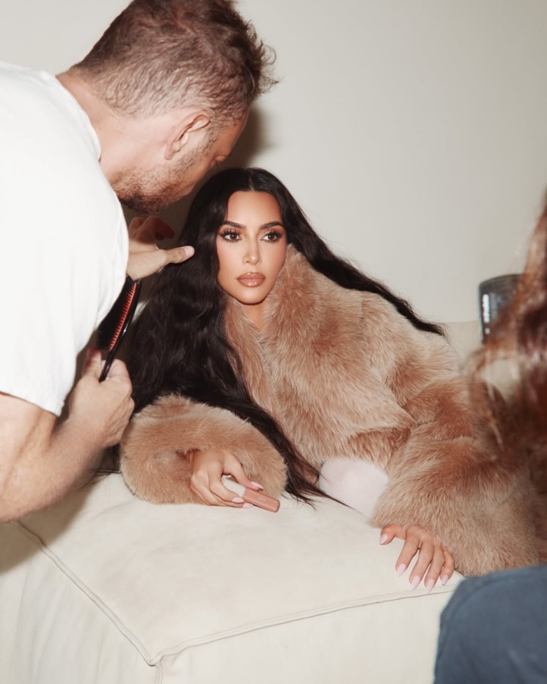 Kim Kardashian napoveduje novo lepotno linijo Skims Beauty