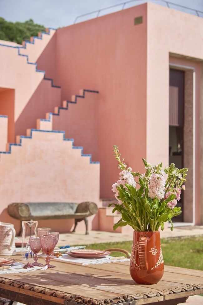 Vermelho Hotel: Oblikovalski dragulj Christiana Louboutina, skrit med peskom, laguno in borovci Portugalske