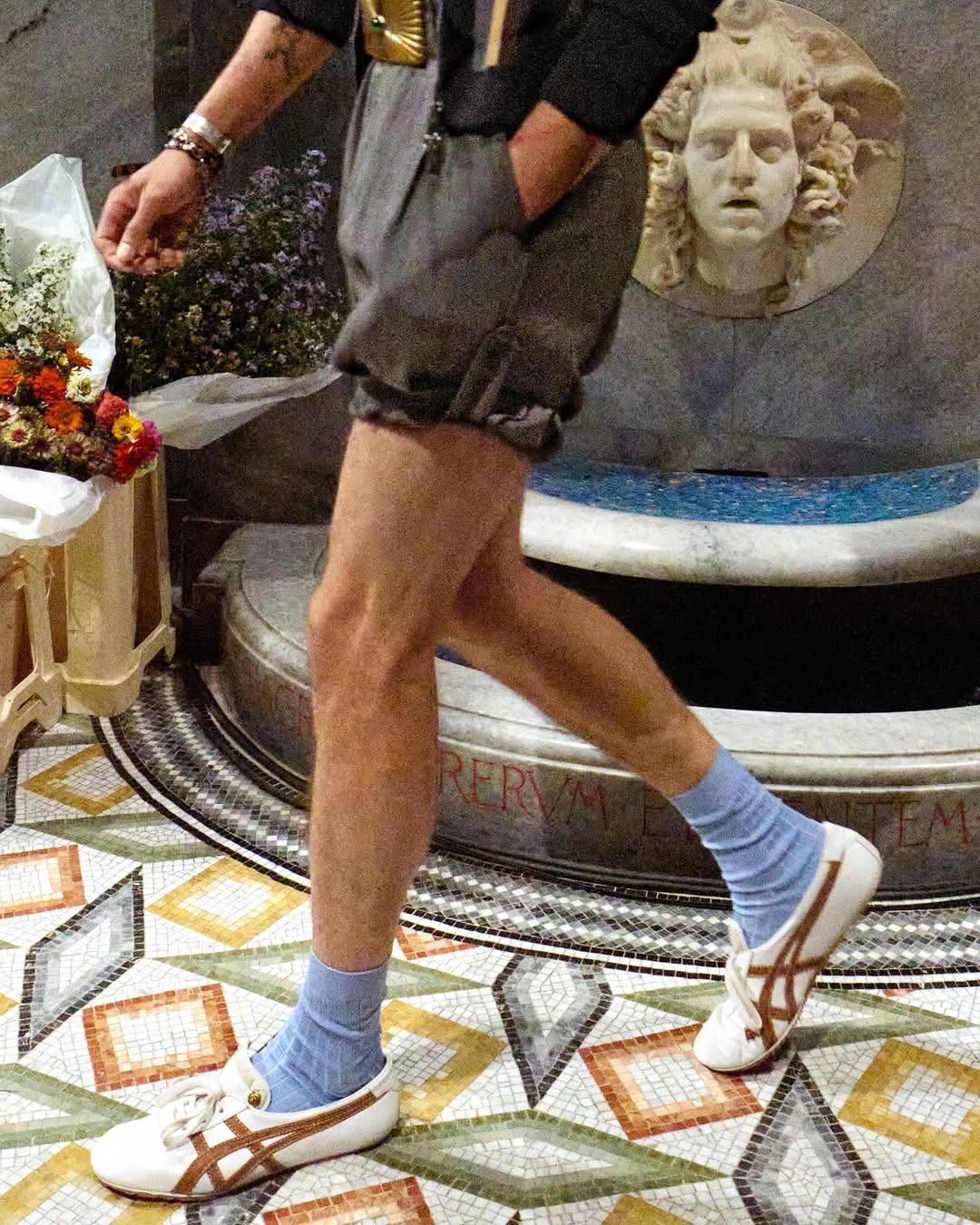 Superge, ki bodo zaznamovale pomlad 2026: Novo sodelovanje znamk Versace in Onitsuka Tiger