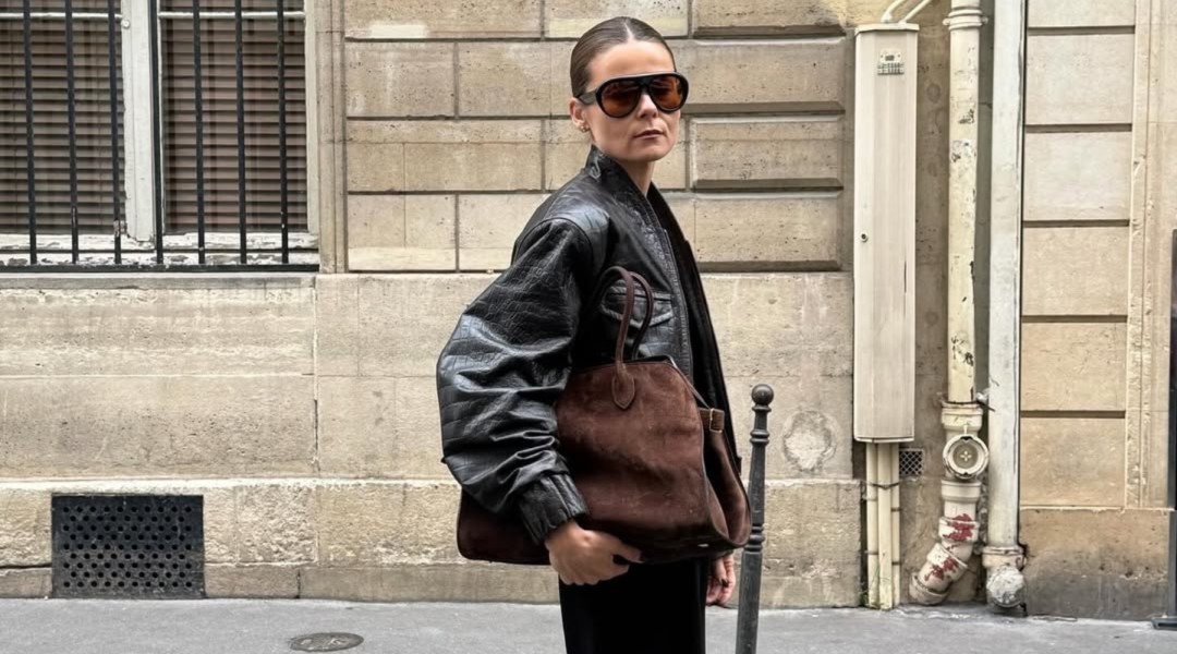 Krokodilja koža doda stajlingu nekaj posebnega, priljubljene blagovne znamke pa imajo široko paleto takšnih kosov