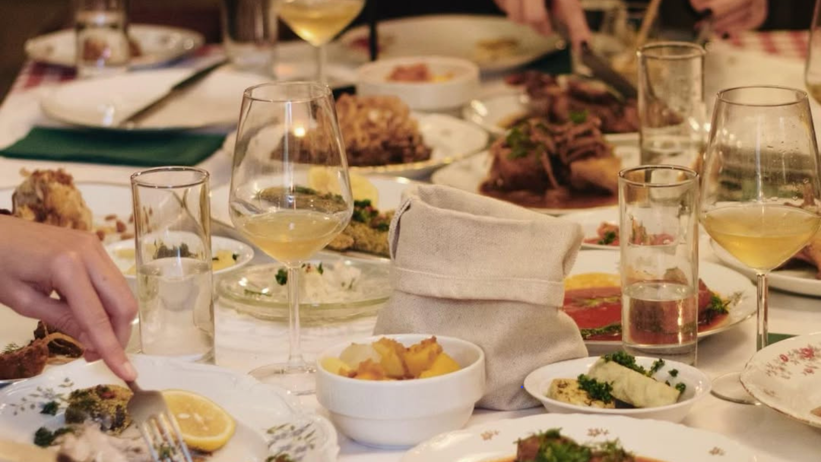 Kam na kosilo, ko si zaželite prave domače hrane? Odgovor se skriva med hribi nad Cerknico