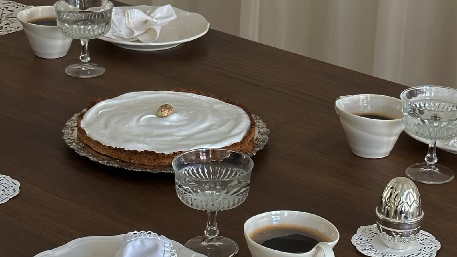 Estetika preteklosti v modernem domu: Retro kozarci so nov simbol praznične topline